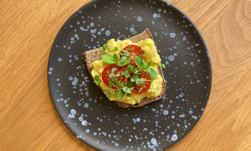 Æggesalat med sennepsspirer