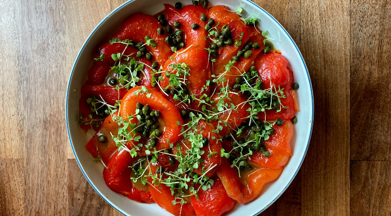 Peberfrugter med kapers og basilikum
